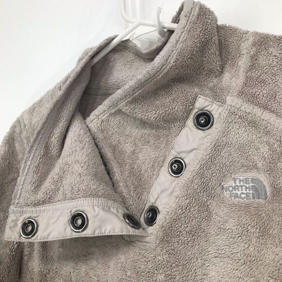 The North Face Mossbud Light Gray Snap Neck Fuzzy Pullover Sweatshirt - Picture 6 of 14
